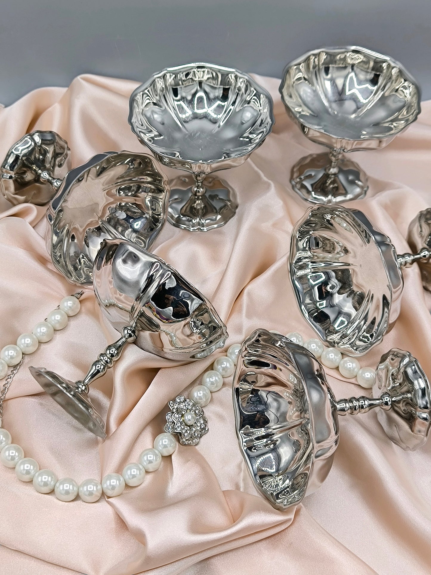 Vintage Jean Couzon Eisbecherset 6-teilig, französische Dessertschalen aus Edelstahl der 1980er Jahre, skulpturales Blütenblattdesign