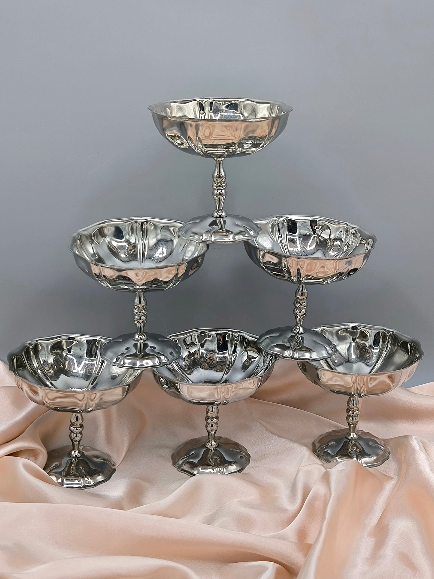 Vintage Jean Couzon Eisbecherset 6-teilig, französische Dessertschalen aus Edelstahl der 1980er Jahre, skulpturales Blütenblattdesign