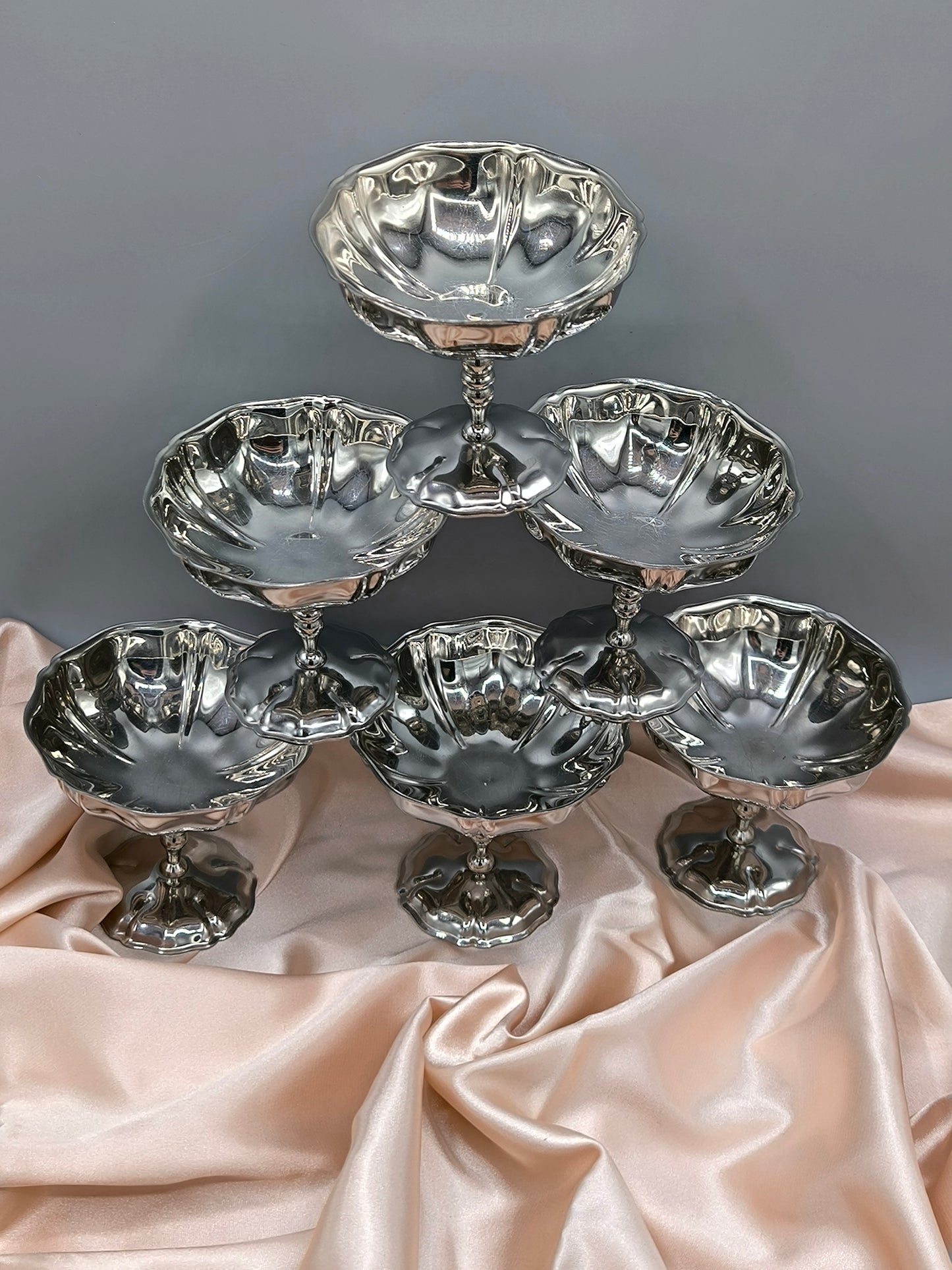 Vintage Jean Couzon Eisbecherset 6-teilig, französische Dessertschalen aus Edelstahl der 1980er Jahre, skulpturales Blütenblattdesign