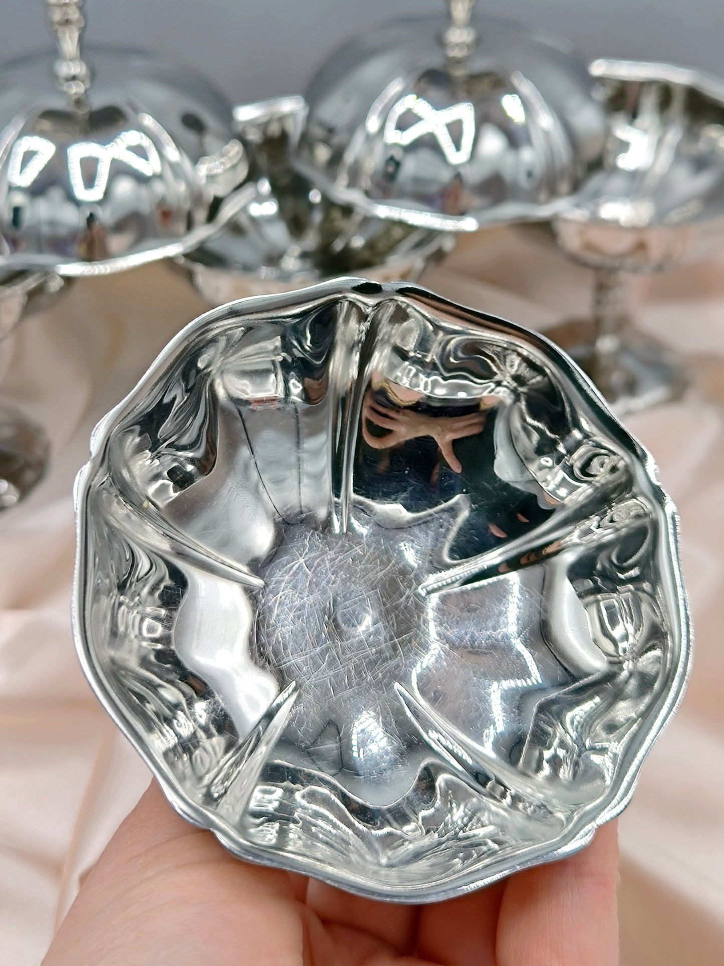 Vintage Jean Couzon Eisbecherset 6-teilig, französische Dessertschalen aus Edelstahl der 1980er Jahre, skulpturales Blütenblattdesign