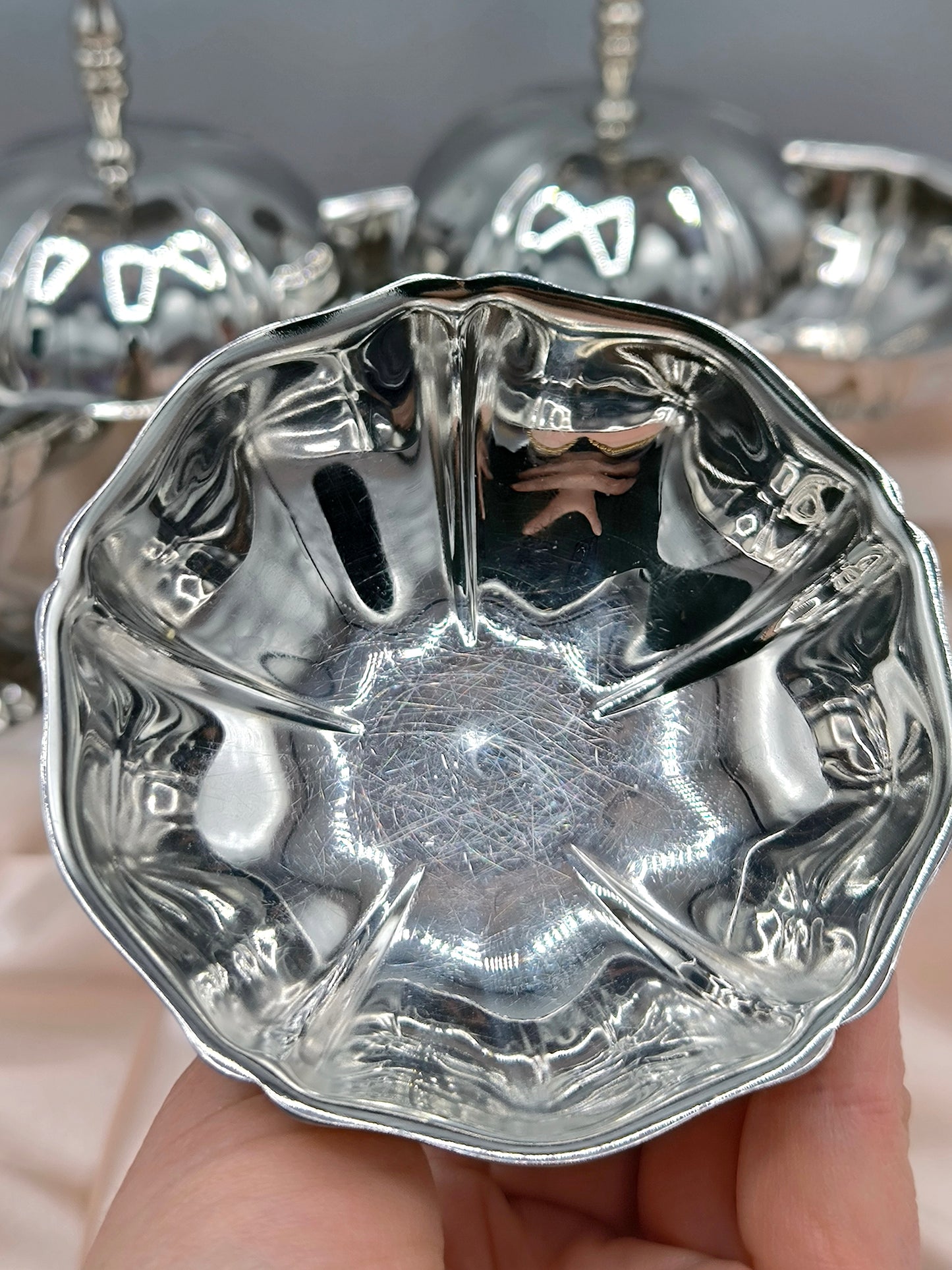 Vintage Jean Couzon Eisbecherset 6-teilig, französische Dessertschalen aus Edelstahl der 1980er Jahre, skulpturales Blütenblattdesign