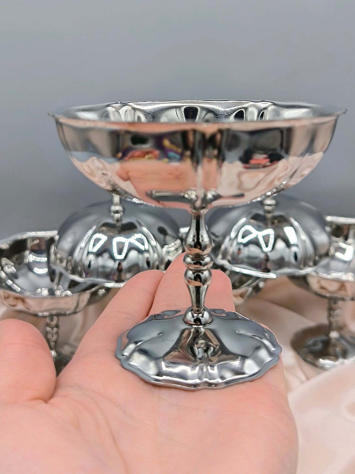 Vintage Jean Couzon Eisbecherset 6-teilig, französische Dessertschalen aus Edelstahl der 1980er Jahre, skulpturales Blütenblattdesign