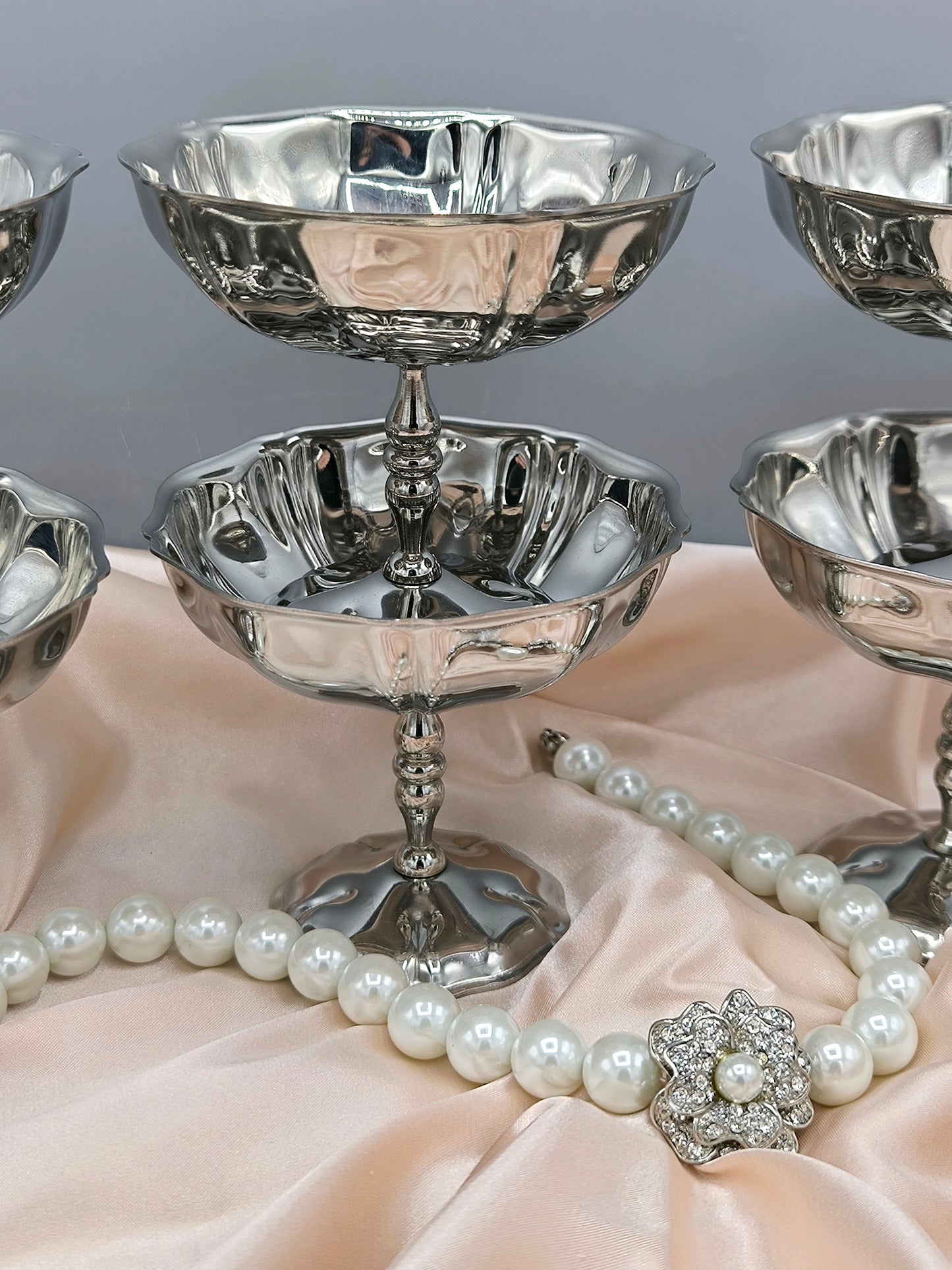 Vintage Jean Couzon Eisbecherset 6-teilig, französische Dessertschalen aus Edelstahl der 1980er Jahre, skulpturales Blütenblattdesign