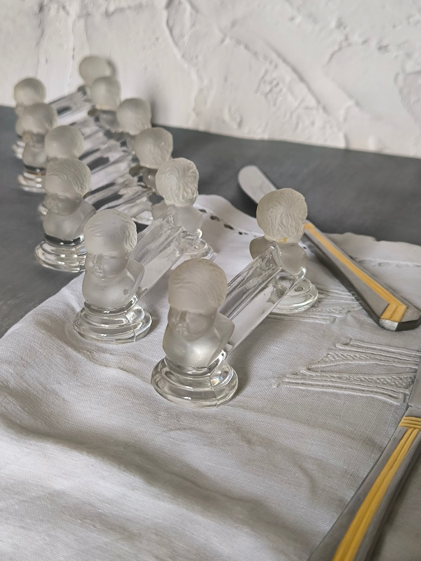 Antike Baccarat Messerbänkchen, Engelsköpfe, Kristall, frühes 20. Jahrhundert