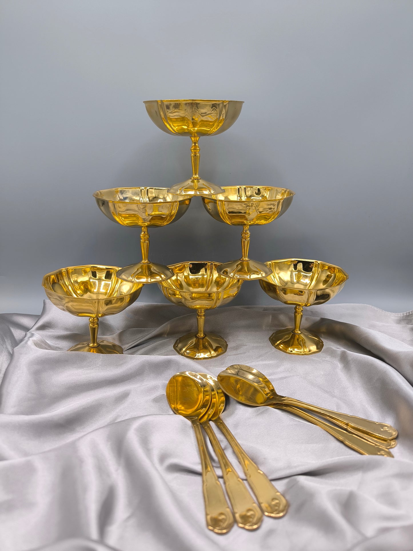 Vintage Eisschalen-/Dessertschalen-Set, goldfarben, 6 Schalen & 6 Löffel, Edelstahl, extrem seltenes Geschirr aus den 1980er Jahren