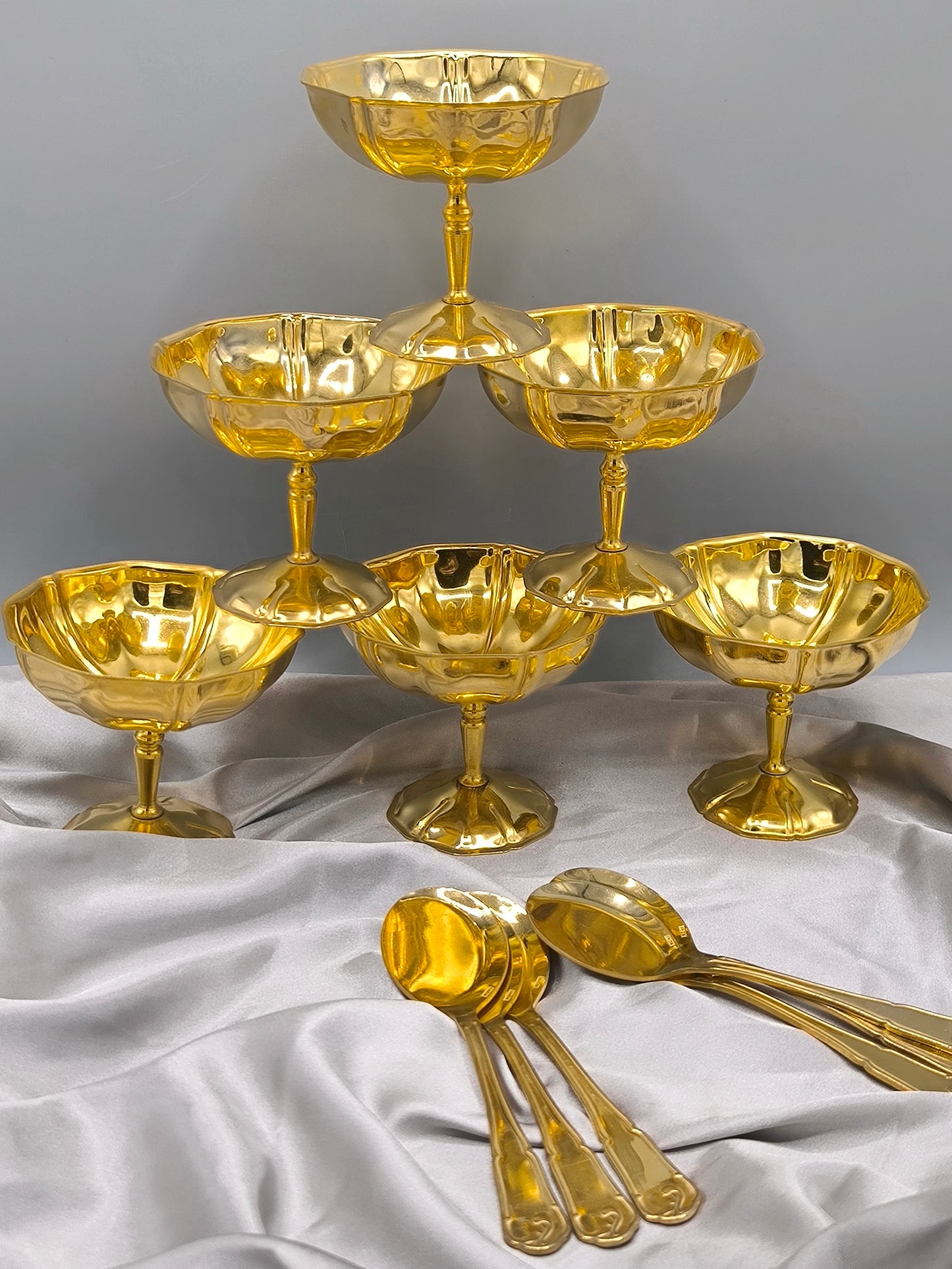 Vintage Eisschalen-/Dessertschalen-Set, goldfarben, 6 Schalen & 6 Löffel, Edelstahl, extrem seltenes Geschirr aus den 1980er Jahren