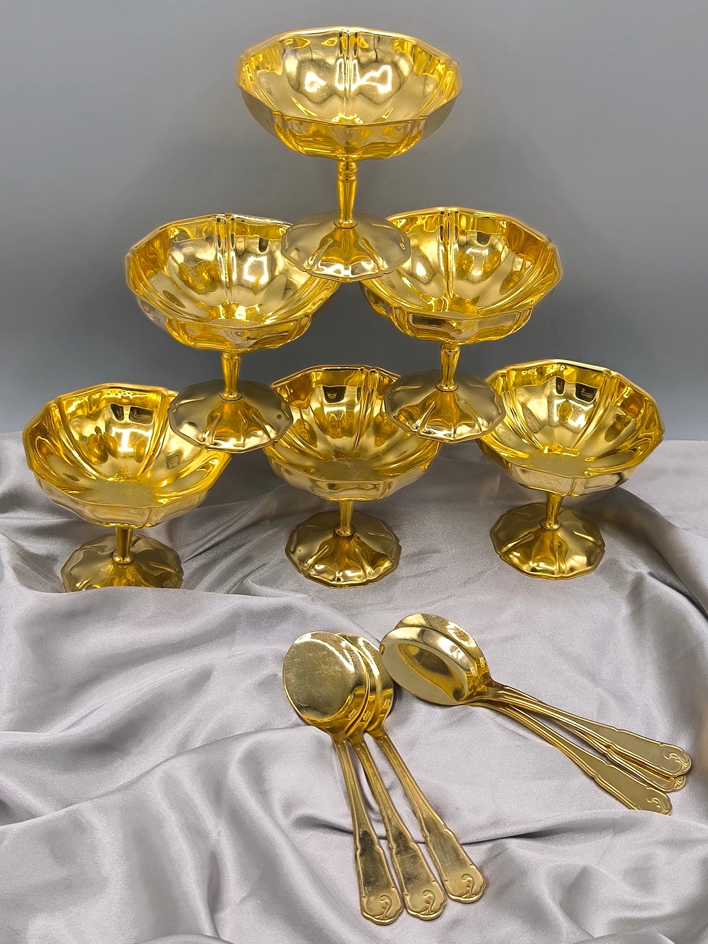 Vintage Eisschalen-/Dessertschalen-Set, goldfarben, 6 Schalen & 6 Löffel, Edelstahl, extrem seltenes Geschirr aus den 1980er Jahren