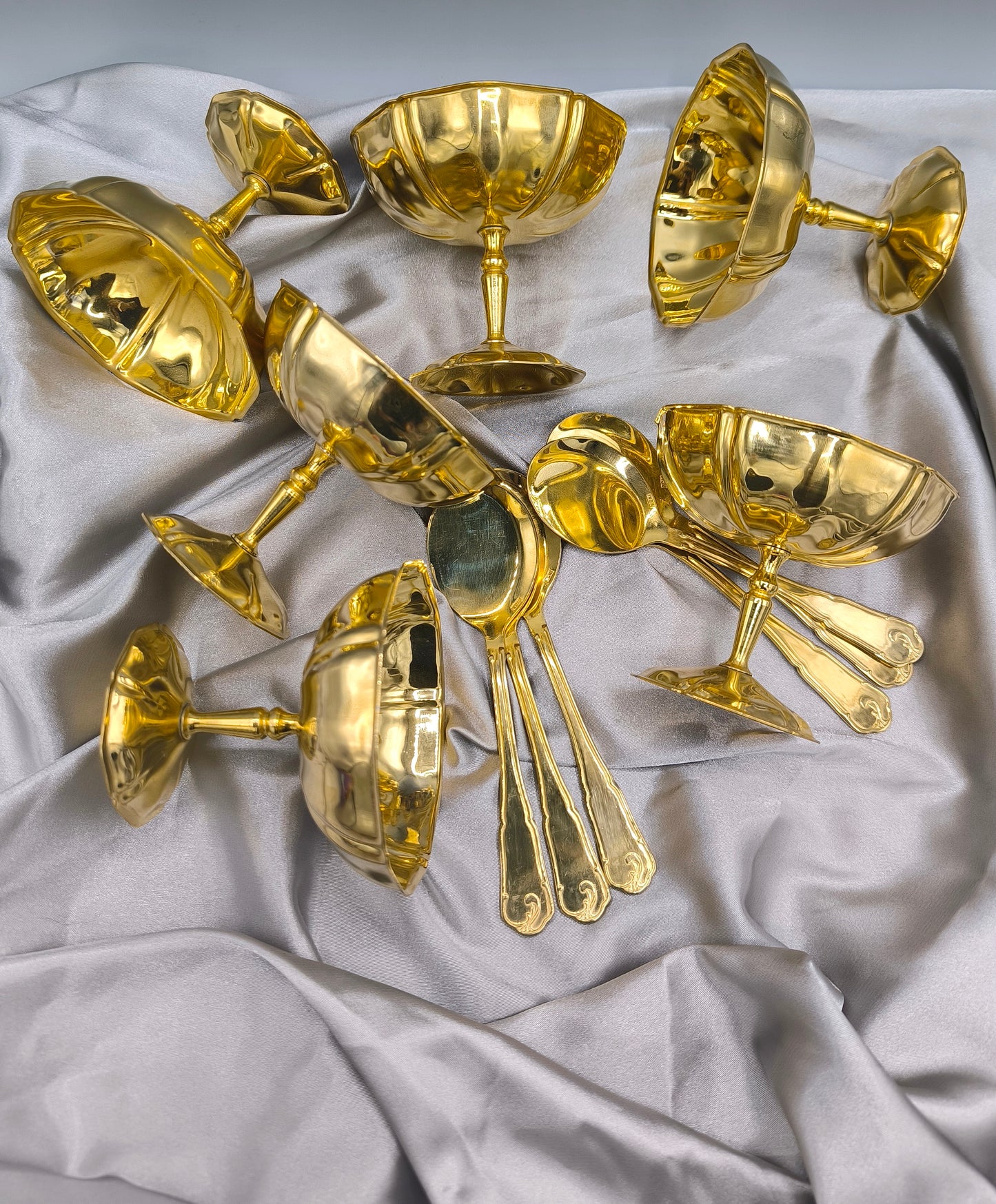 Vintage Eisschalen-/Dessertschalen-Set, goldfarben, 6 Schalen & 6 Löffel, Edelstahl, extrem seltenes Geschirr aus den 1980er Jahren