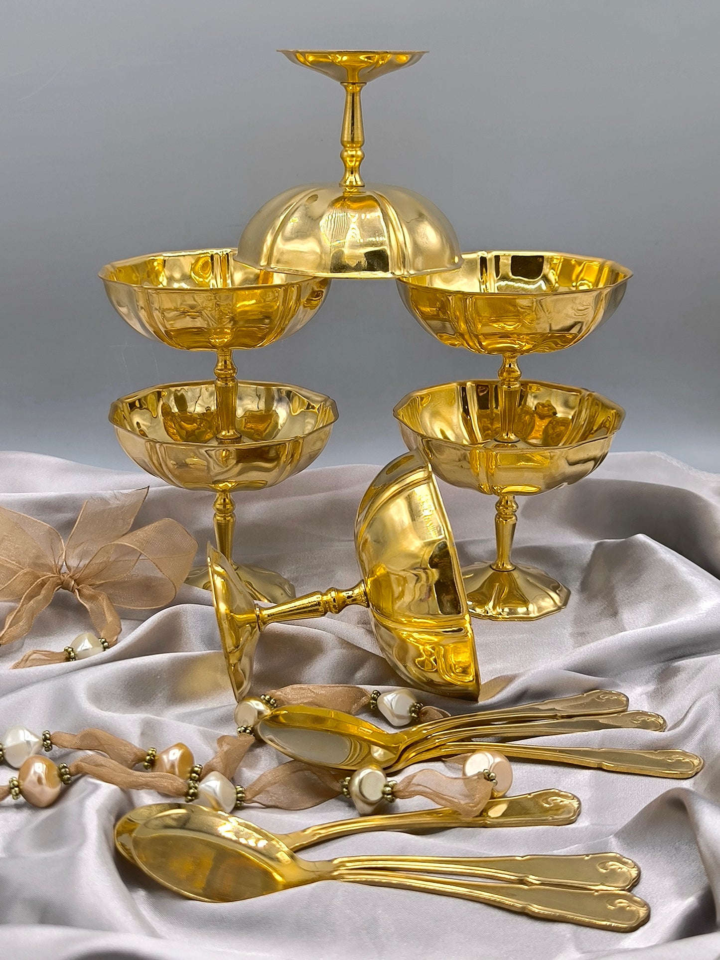 Vintage Eisschalen-/Dessertschalen-Set, goldfarben, 6 Schalen & 6 Löffel, Edelstahl, extrem seltenes Geschirr aus den 1980er Jahren