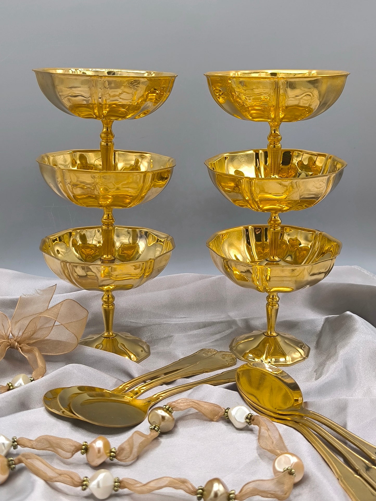 Vintage Eisschalen-/Dessertschalen-Set, goldfarben, 6 Schalen & 6 Löffel, Edelstahl, extrem seltenes Geschirr aus den 1980er Jahren
