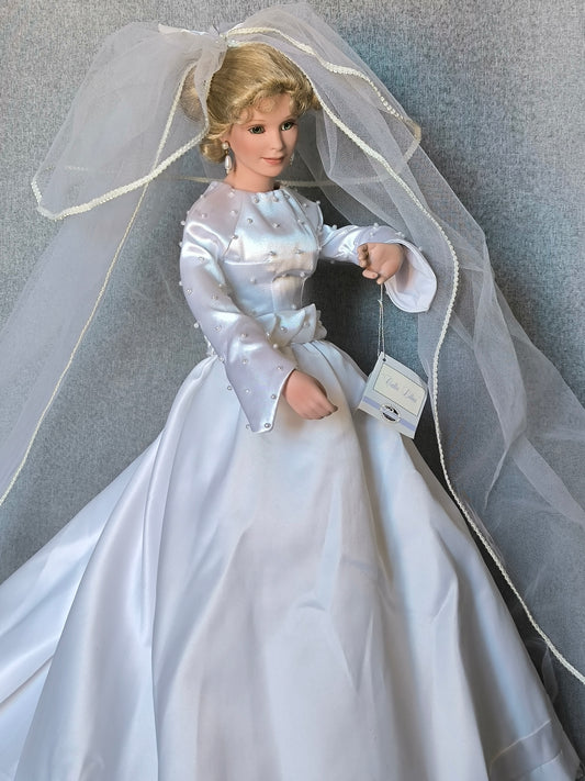 Vintage Blonde Bride Doll Ashton-Drake, Limited Numbered Edition 1992, in a Victorian Wedding Dress with Long Veil