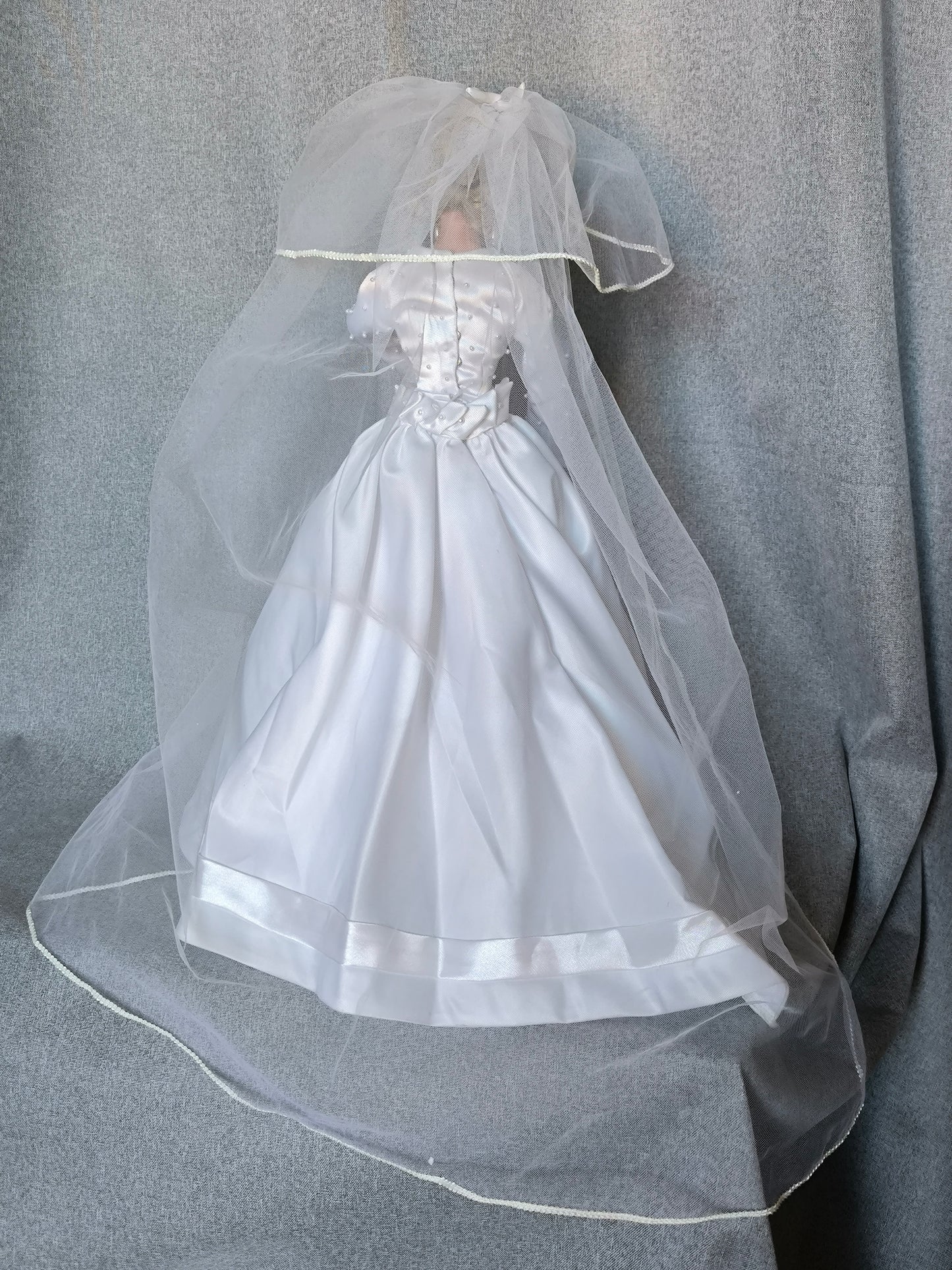 Vintage Blonde Bride Doll Ashton-Drake, Limited Numbered Edition 1992, in a Victorian Wedding Dress with Long Veil