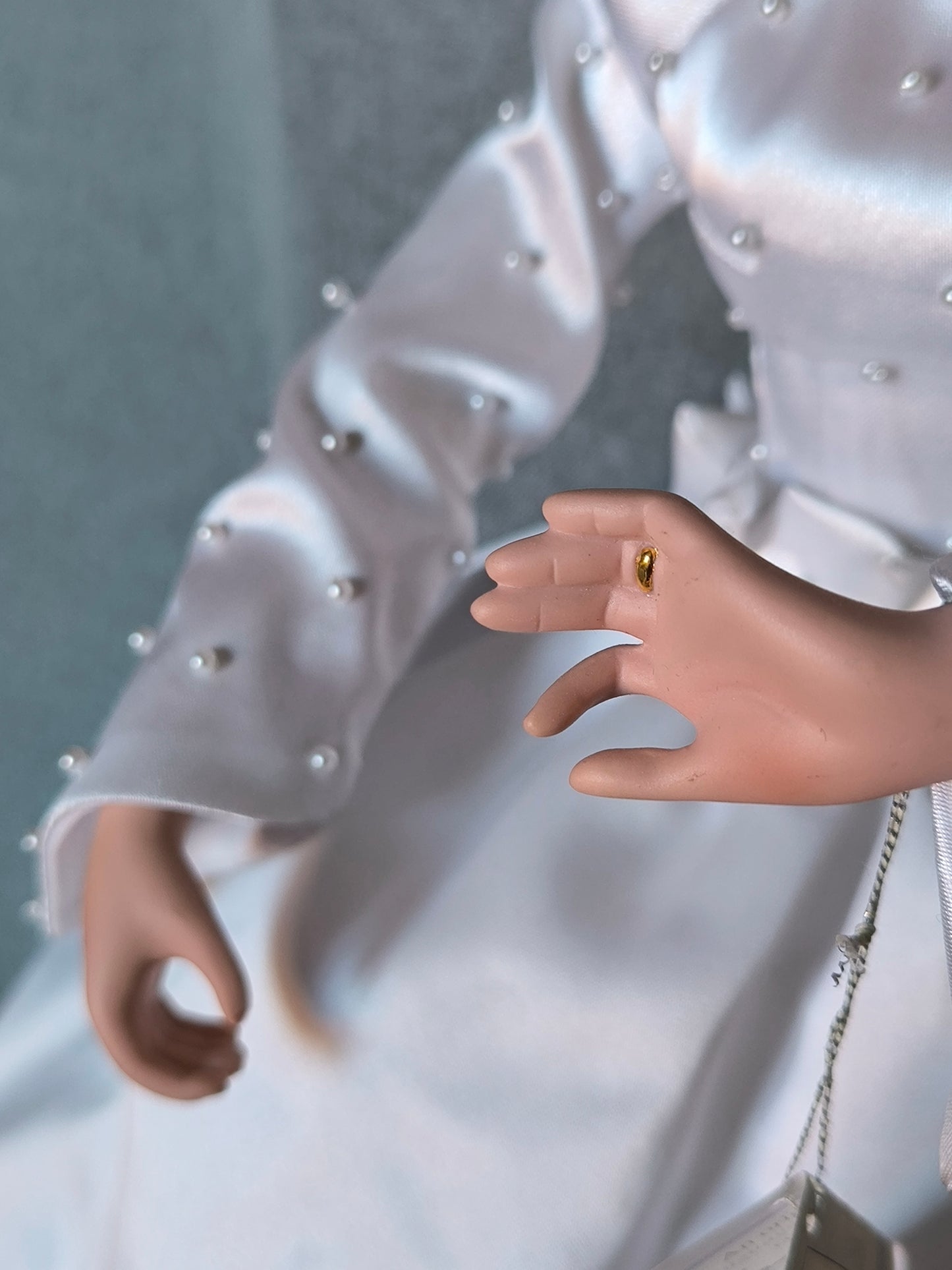 Vintage Blonde Bride Doll Ashton-Drake, Limited Numbered Edition 1992, in a Victorian Wedding Dress with Long Veil