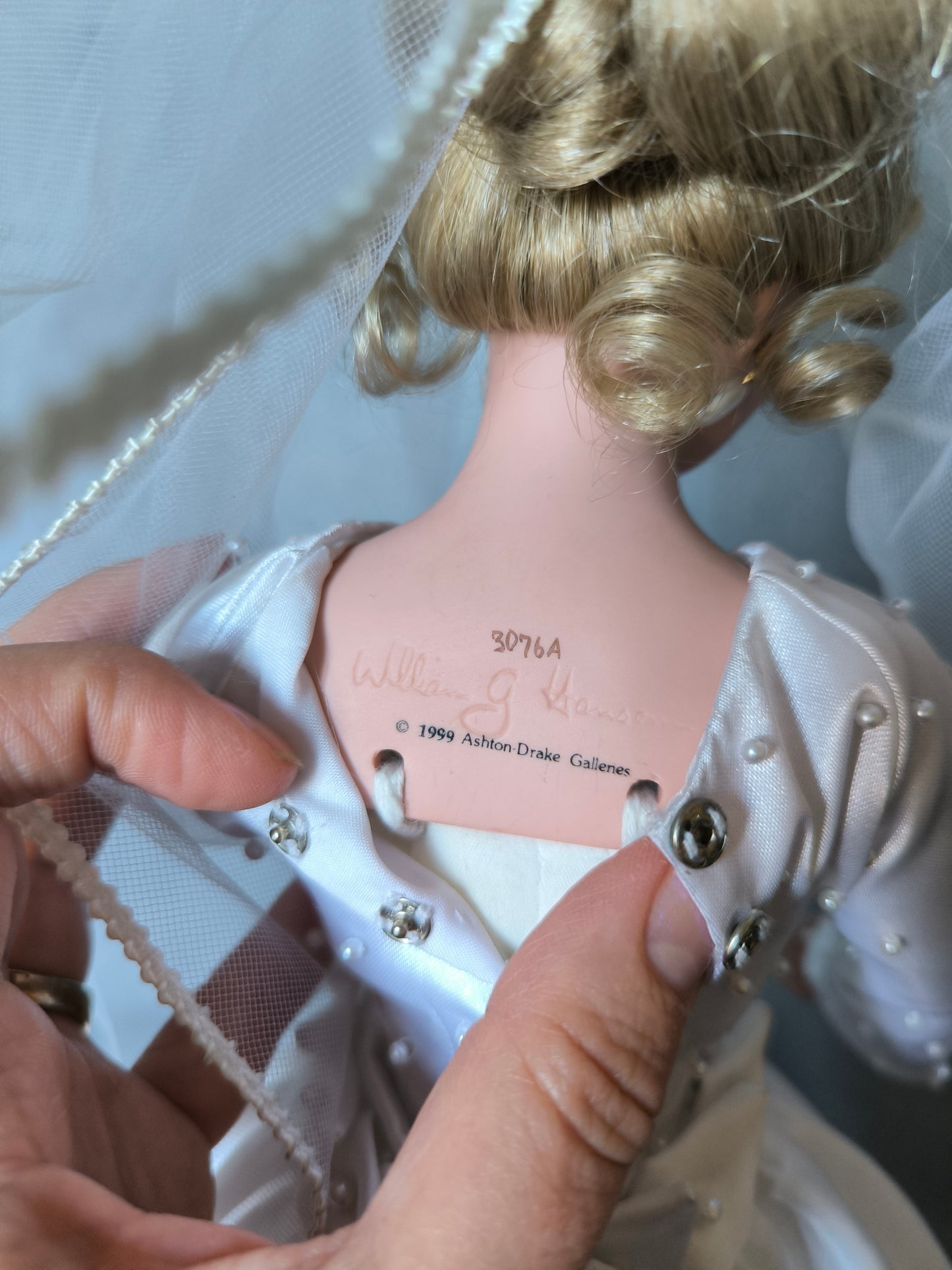 Vintage Blonde Bride Doll Ashton-Drake, Limited Numbered Edition 1992, in a Victorian Wedding Dress with Long Veil